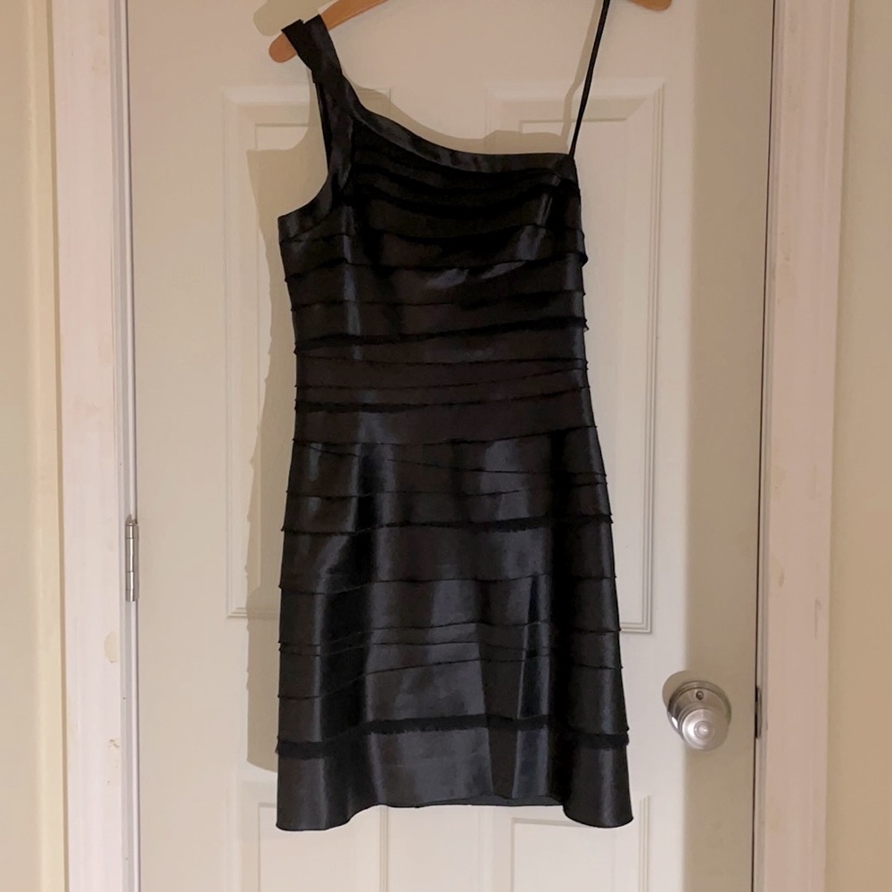 BCBG MaxAzria black one shoulder cocktail dress 4